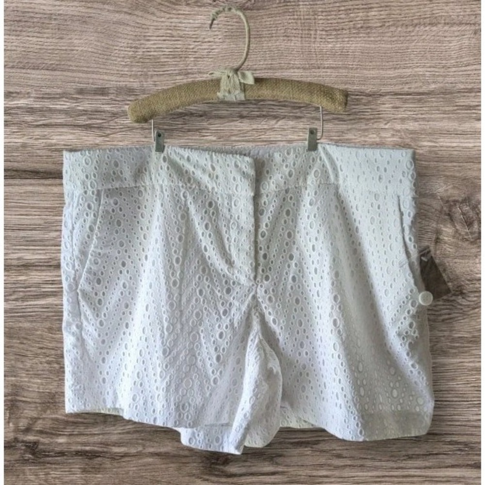 Saint Tropez Shorts White Eyelet Mid Rise Preppy Resort West Summer Golf Sz 10